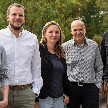 Der Vorstand von Swiss Digital Collective (v.l.n.r.): Valentin Naegeli, Stefan Räz, Cornelia Hauert, Daniel Aebersold, Philippe Streit; nicht im Bild: Martin Mattli. Bild: zVg/Swiss Digital Collective